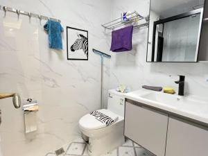 华发四季 2室2厅1卫74.18㎡_华发四季租房卫生间图片6