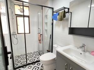 华发四季 3室2厅2卫96㎡_华发四季二手房卫生间图片7