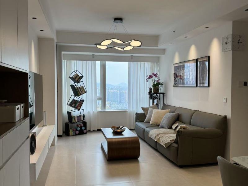 华发广场 3室2厅2卫99㎡_华发广场二手房客厅图片1