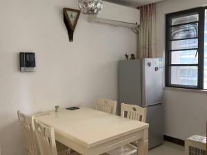 佛山万科广场 2室2厅1卫90㎡_佛山万科广场租房餐厅图片2